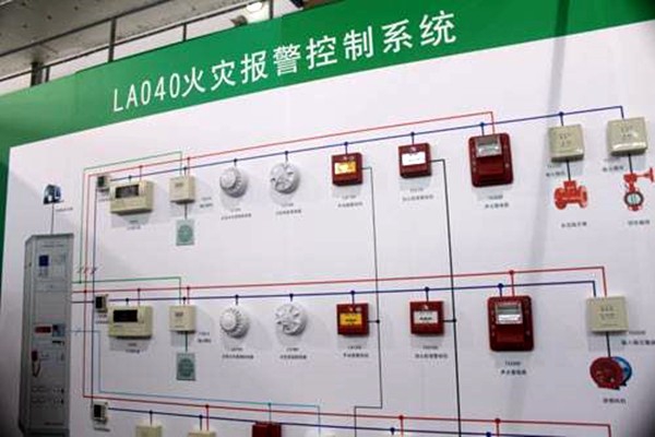 出現(xiàn)火警時(shí)，樓宇控制系統(tǒng)如何快速做出反應(yīng)？